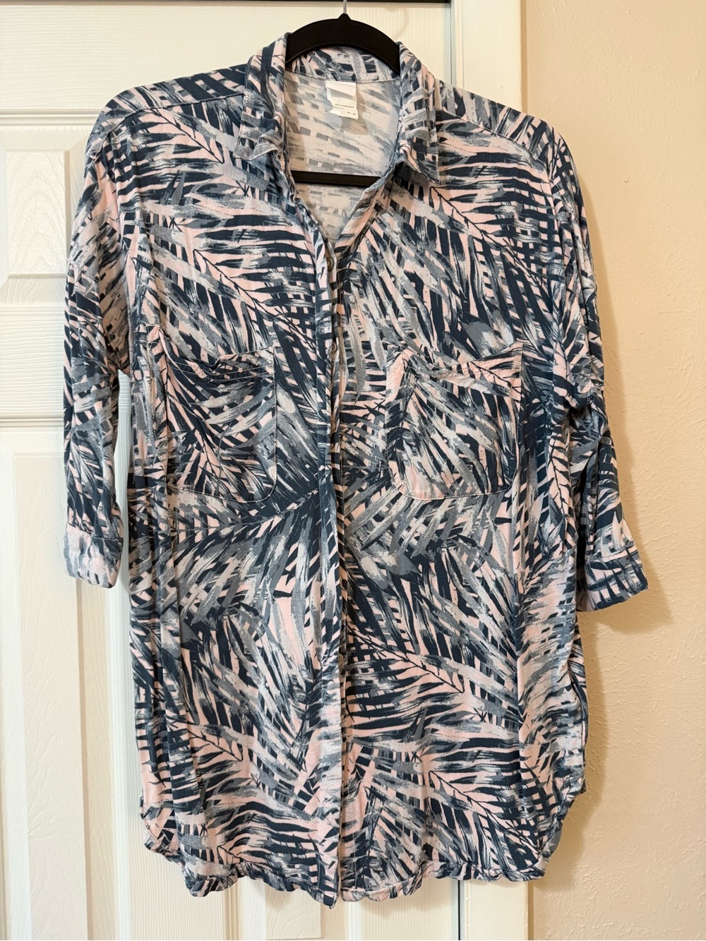 Lolë Women’s Jessa Shirt size Medium Tropical Palm Print